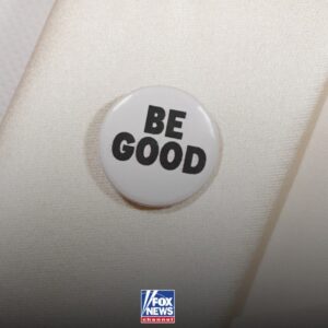 BE GOOD Pin Button