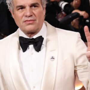 Golden Globes BE GOOD Pin Button